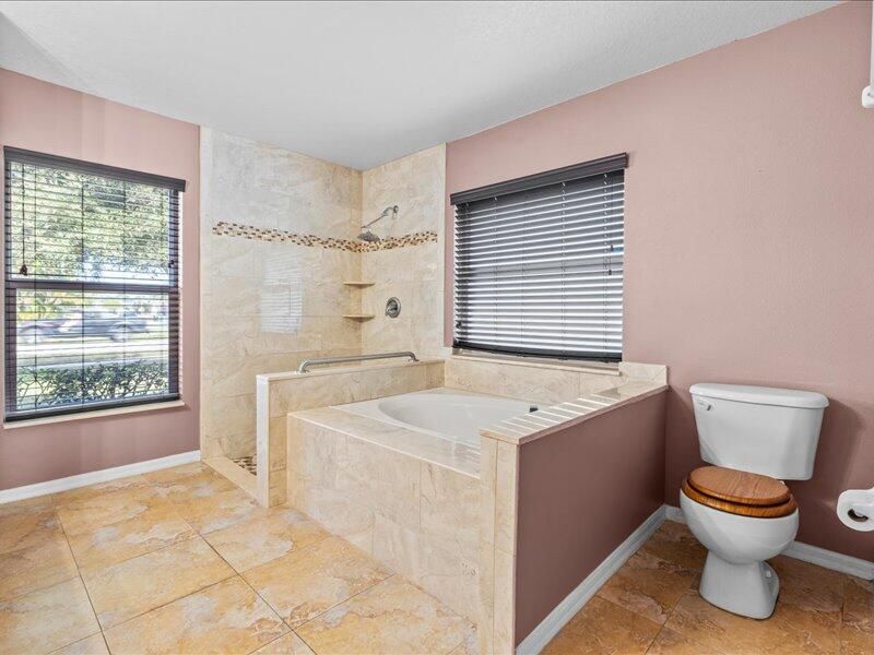 合同活跃: $415,000 (3 贝兹, 2 浴室, 1986 平方英尺)