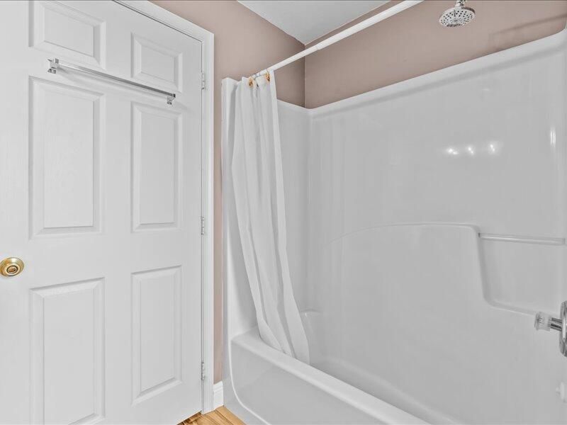 合同活跃: $415,000 (3 贝兹, 2 浴室, 1986 平方英尺)