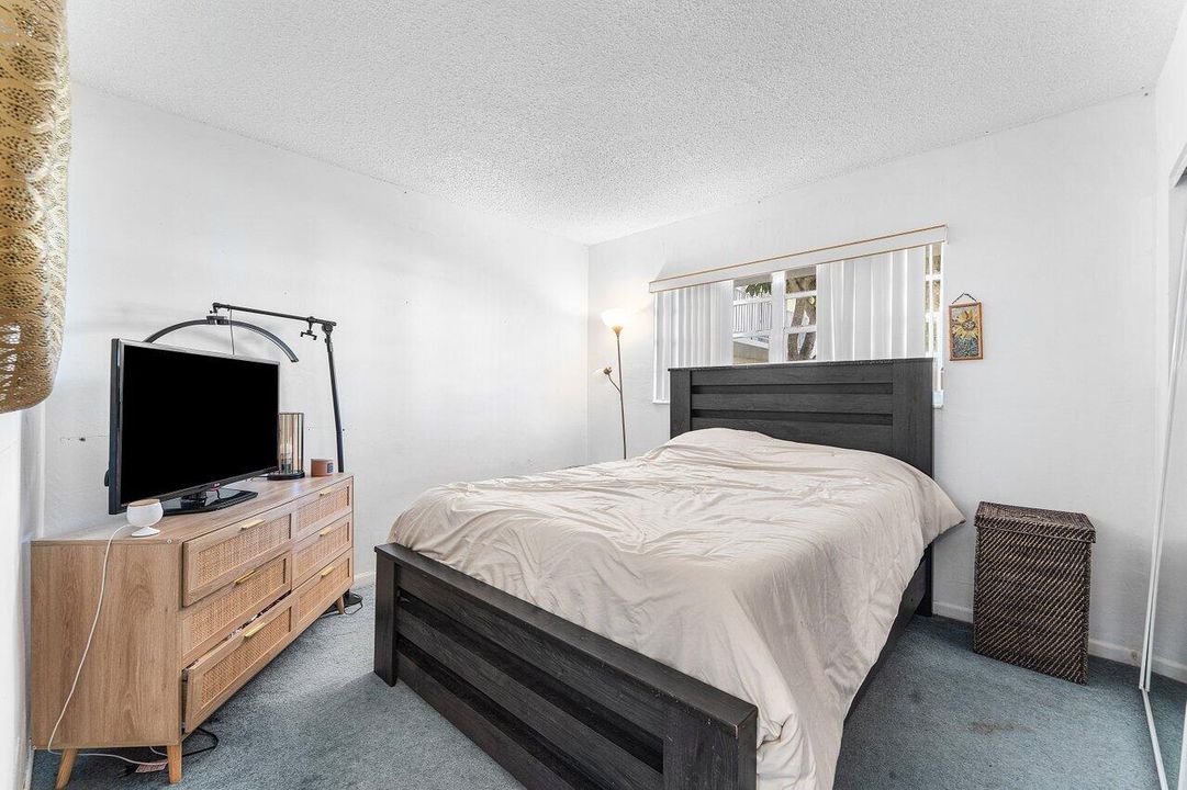 For Rent: $2,300 (2 beds, 2 baths, 1000 Square Feet)