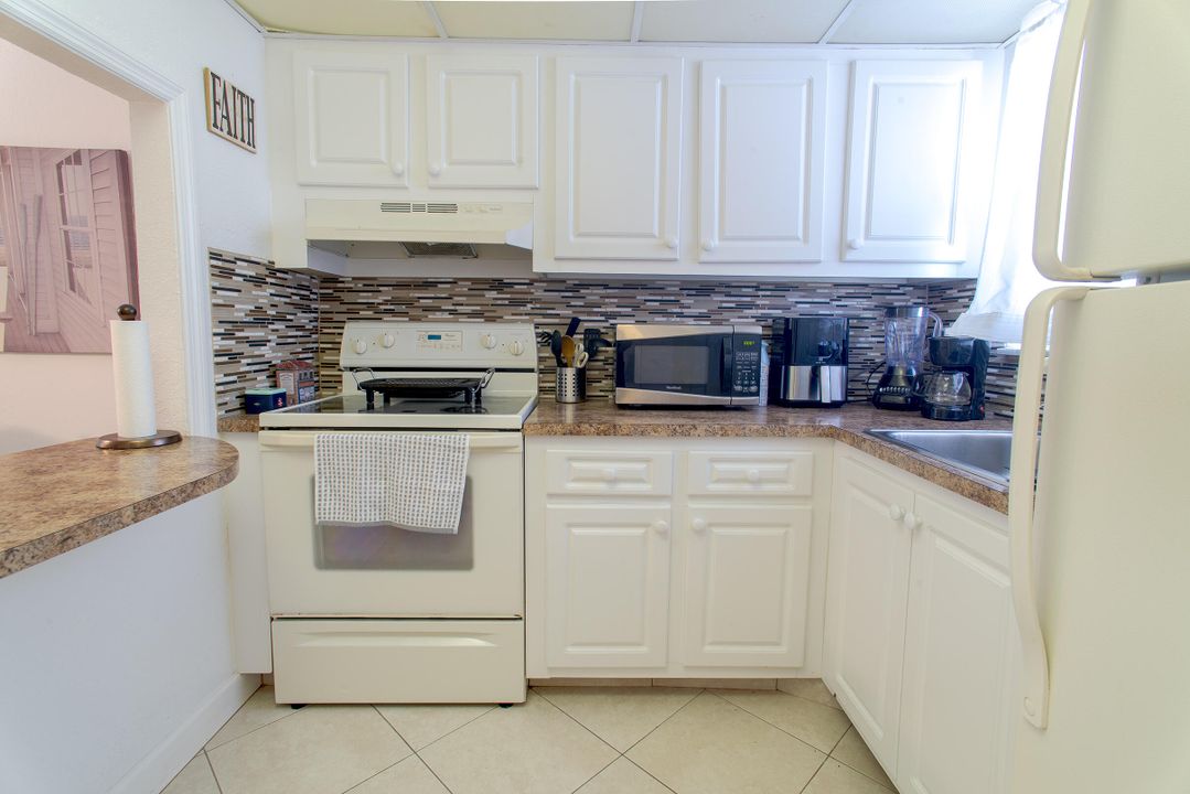 For Sale: $89,000 (1 beds, 1 baths, 640 Square Feet)