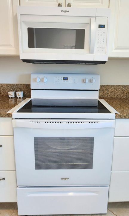 На продажу: $385,000 (2 спален, 2 ванн, 1078 Квадратных фут)