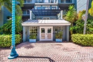 For Sale: $575,000 (1 beds, 1 baths, 864 Square Feet)