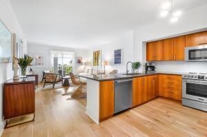 For Sale: $575,000 (1 beds, 1 baths, 864 Square Feet)