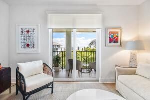 For Sale: $575,000 (1 beds, 1 baths, 864 Square Feet)