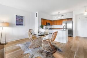 For Sale: $575,000 (1 beds, 1 baths, 864 Square Feet)