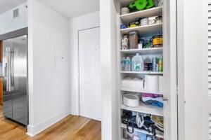 For Sale: $575,000 (1 beds, 1 baths, 864 Square Feet)