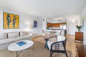 For Sale: $575,000 (1 beds, 1 baths, 864 Square Feet)