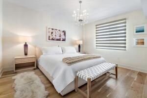 For Sale: $575,000 (1 beds, 1 baths, 864 Square Feet)