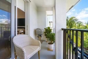 For Sale: $575,000 (1 beds, 1 baths, 864 Square Feet)