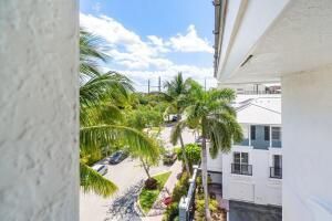 For Sale: $575,000 (1 beds, 1 baths, 864 Square Feet)