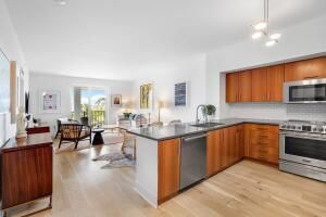 For Sale: $575,000 (1 beds, 1 baths, 864 Square Feet)