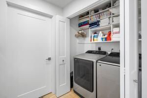For Sale: $575,000 (1 beds, 1 baths, 864 Square Feet)