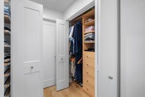 For Sale: $575,000 (1 beds, 1 baths, 864 Square Feet)