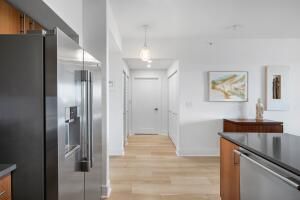 For Sale: $575,000 (1 beds, 1 baths, 864 Square Feet)