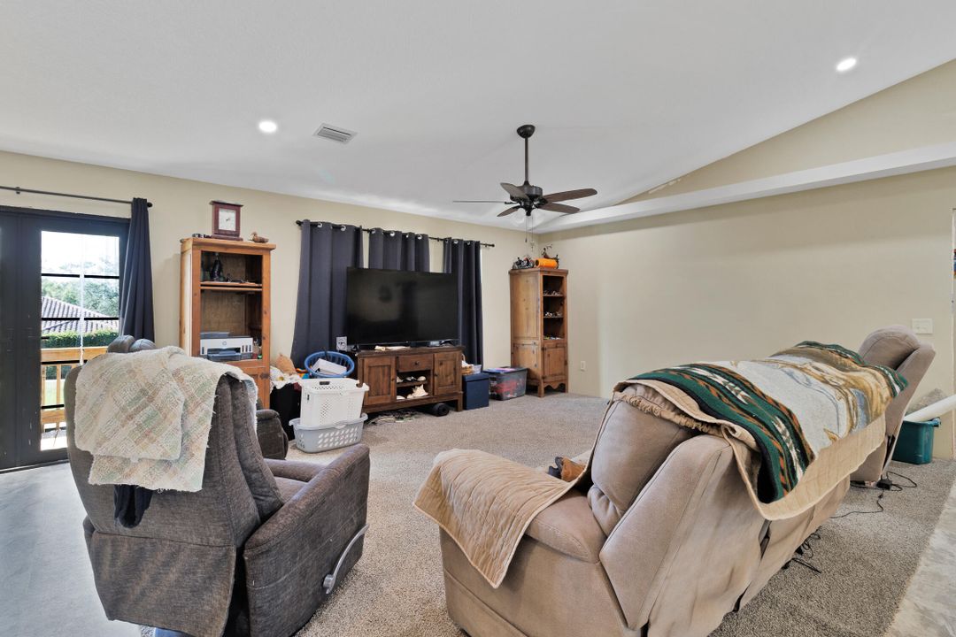 For Sale: $365,900 (3 beds, 2 baths, 1975 Square Feet)