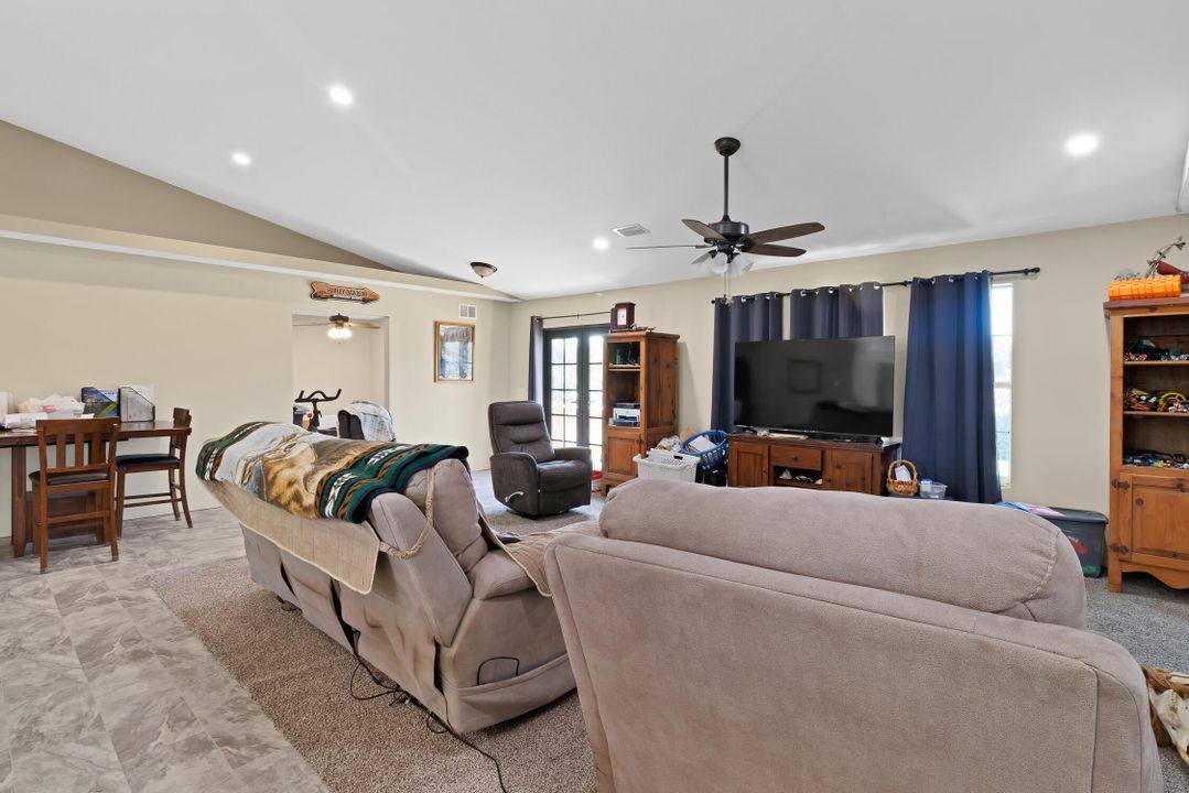 For Sale: $365,900 (3 beds, 2 baths, 1975 Square Feet)