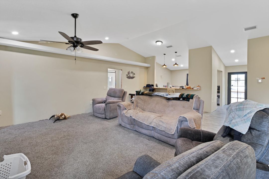 For Sale: $365,900 (3 beds, 2 baths, 1975 Square Feet)