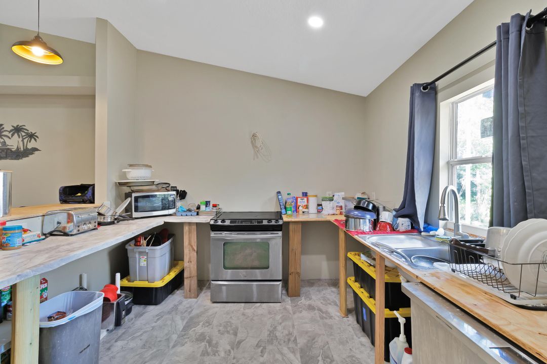 For Sale: $365,900 (3 beds, 2 baths, 1975 Square Feet)