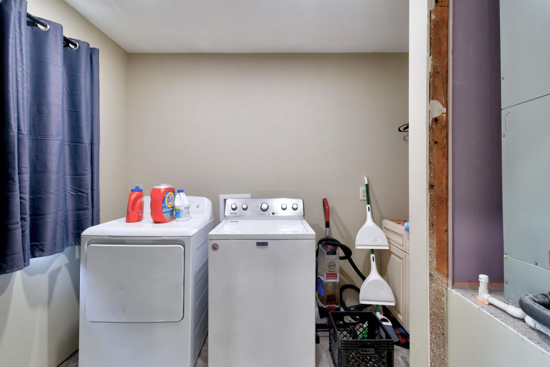 For Sale: $365,900 (3 beds, 2 baths, 1975 Square Feet)