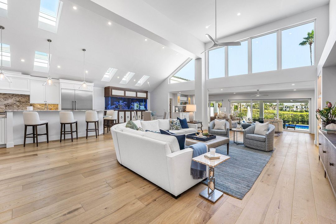 最近售出: $3,495,000 (3 贝兹, 4 浴室, 3272 平方英尺)