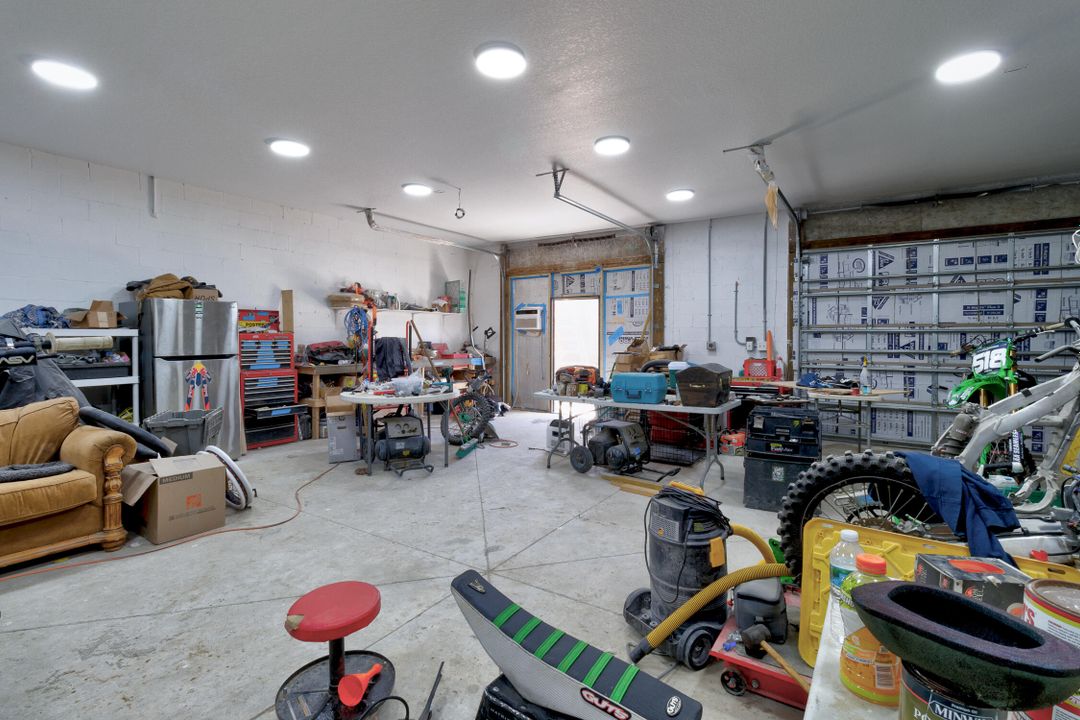 For Sale: $365,900 (3 beds, 2 baths, 1975 Square Feet)