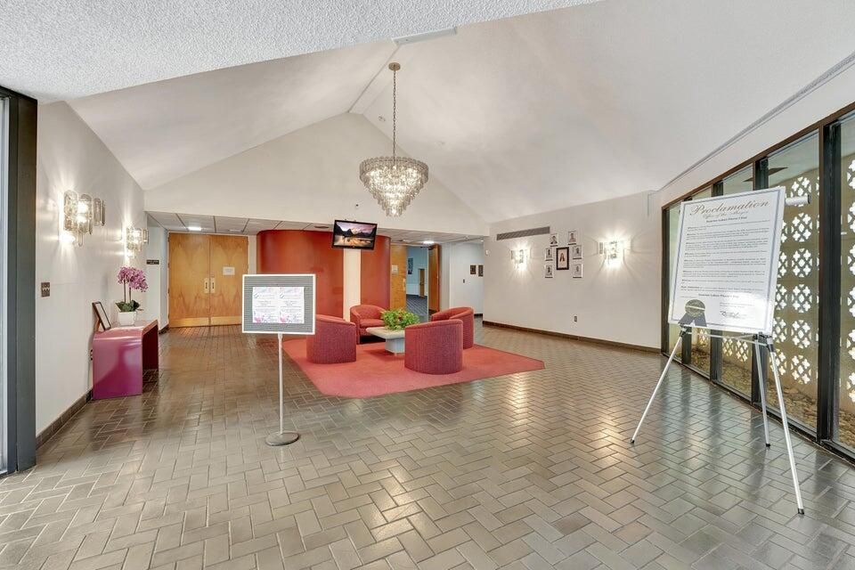 For Sale: $89,000 (1 beds, 1 baths, 640 Square Feet)