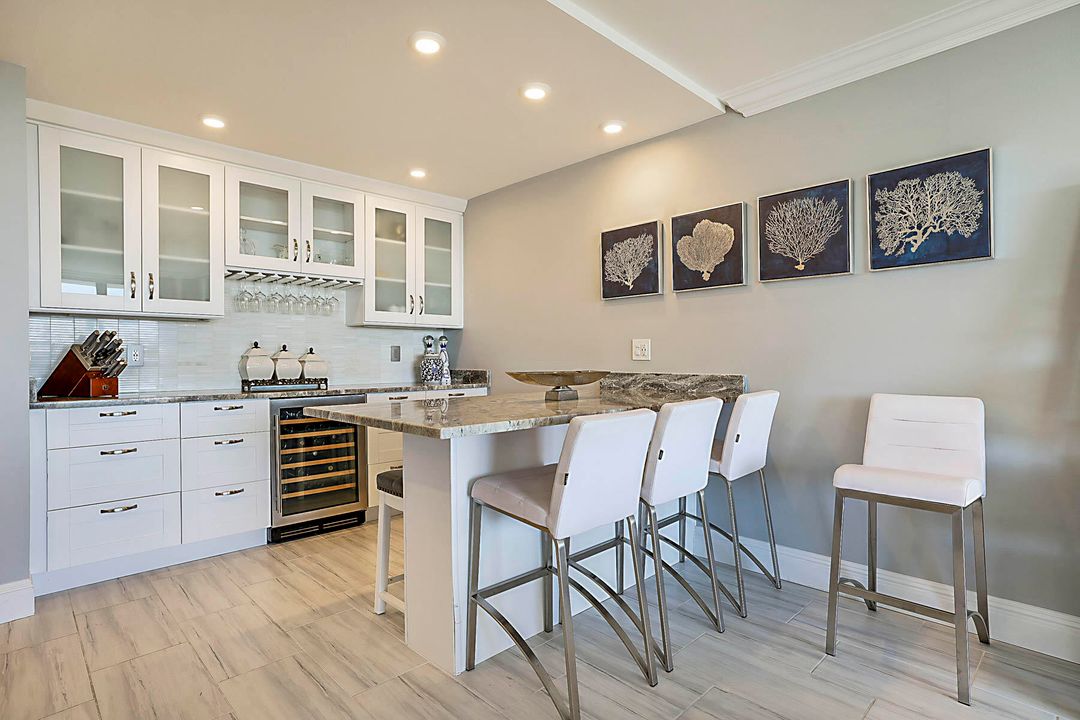 For Sale: $765,000 (2 beds, 2 baths, 1131 Square Feet)