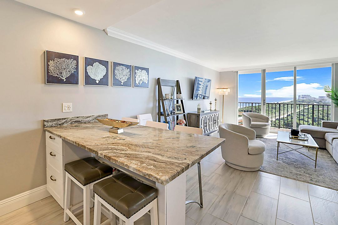 For Sale: $765,000 (2 beds, 2 baths, 1131 Square Feet)