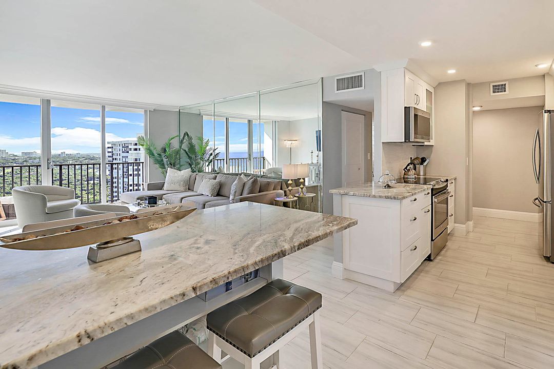 For Sale: $765,000 (2 beds, 2 baths, 1131 Square Feet)