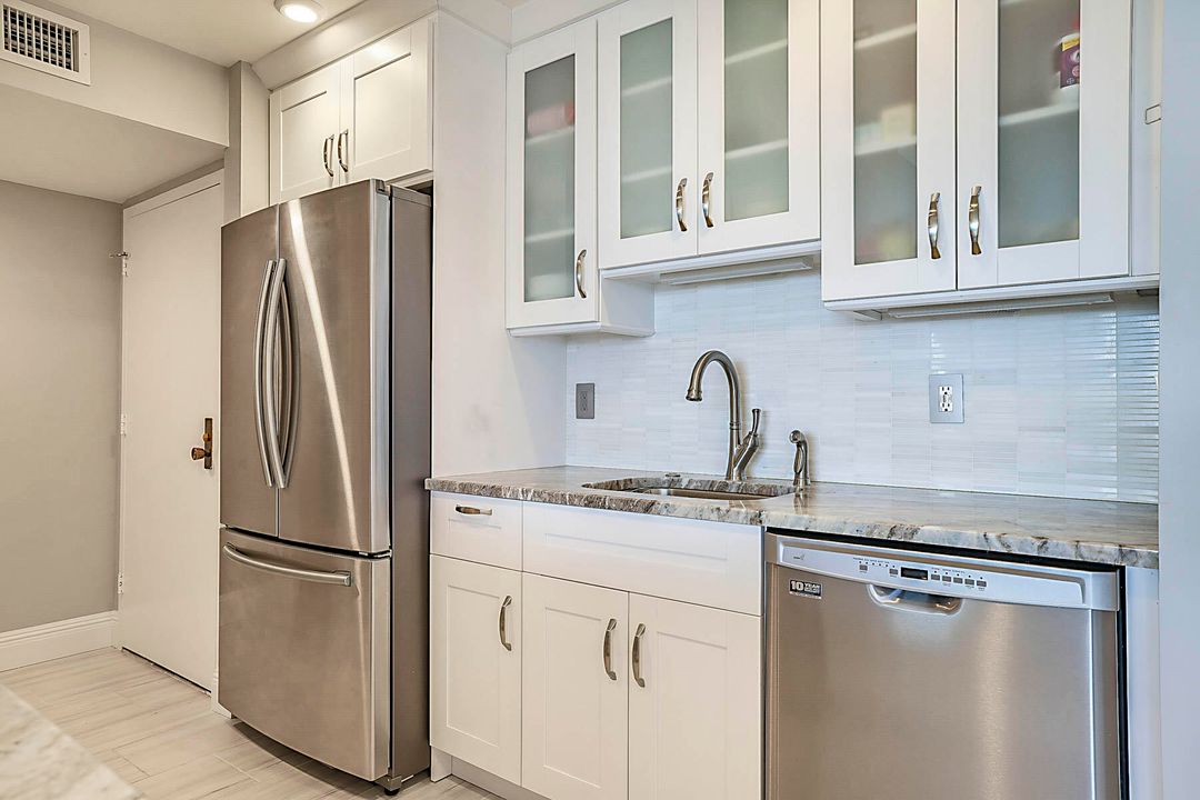 For Sale: $765,000 (2 beds, 2 baths, 1131 Square Feet)