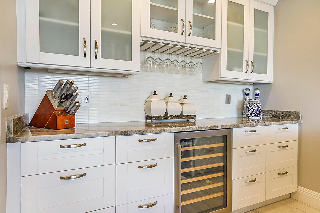 For Sale: $765,000 (2 beds, 2 baths, 1131 Square Feet)