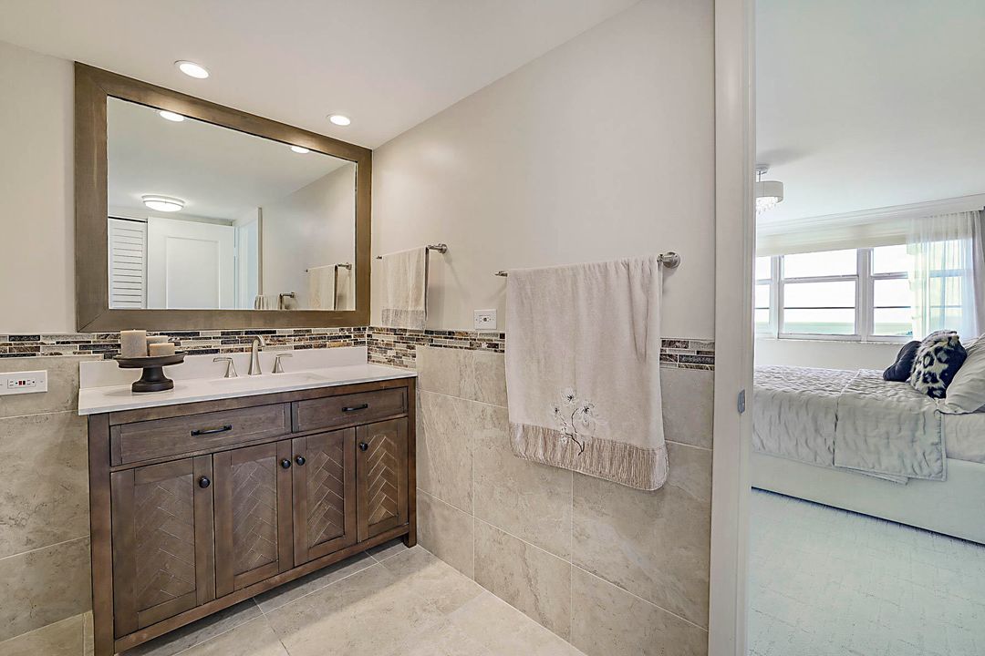 For Sale: $765,000 (2 beds, 2 baths, 1131 Square Feet)