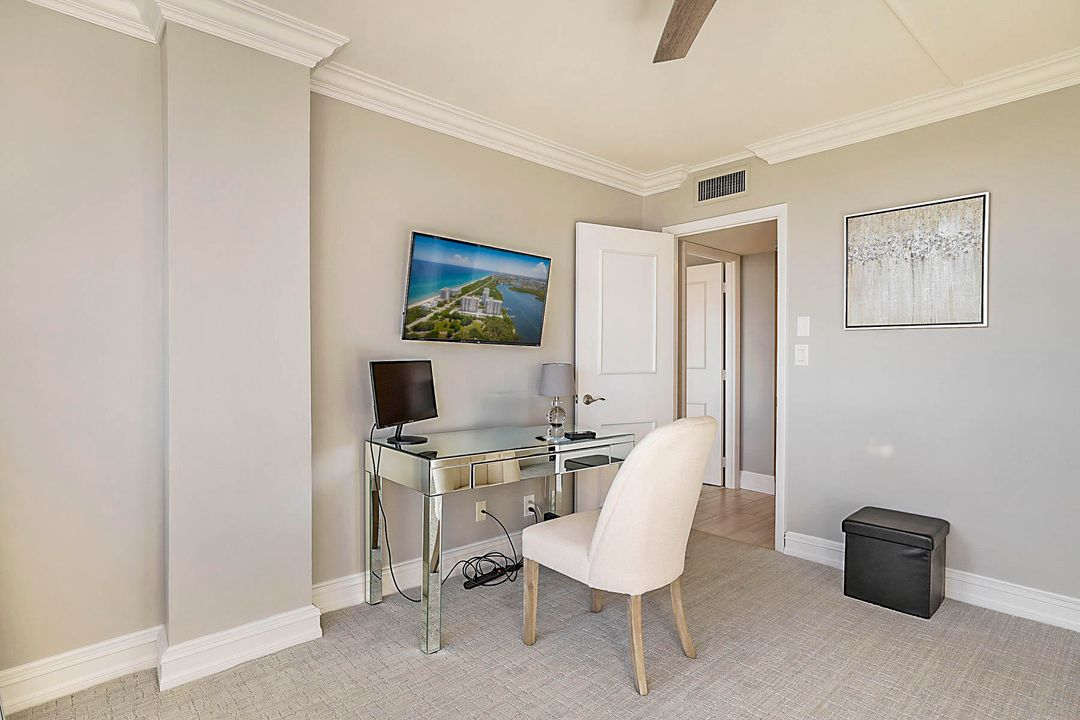 For Sale: $765,000 (2 beds, 2 baths, 1131 Square Feet)