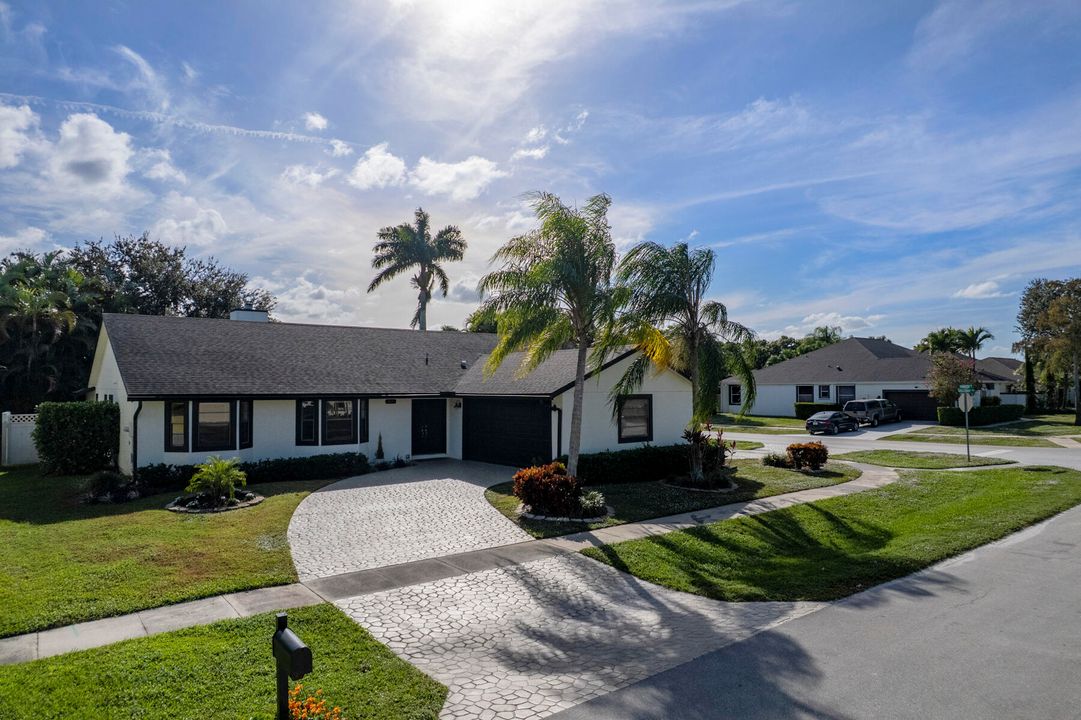 For Sale: $735,000 (3 beds, 2 baths, 2268 Square Feet)