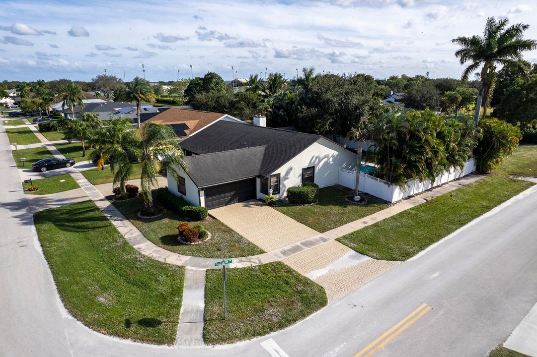 For Sale: $735,000 (3 beds, 2 baths, 2268 Square Feet)