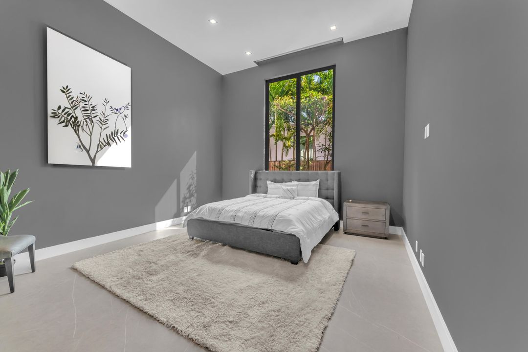 For Sale: $5,250,000 (5 beds, 5 baths, 5708 Square Feet)