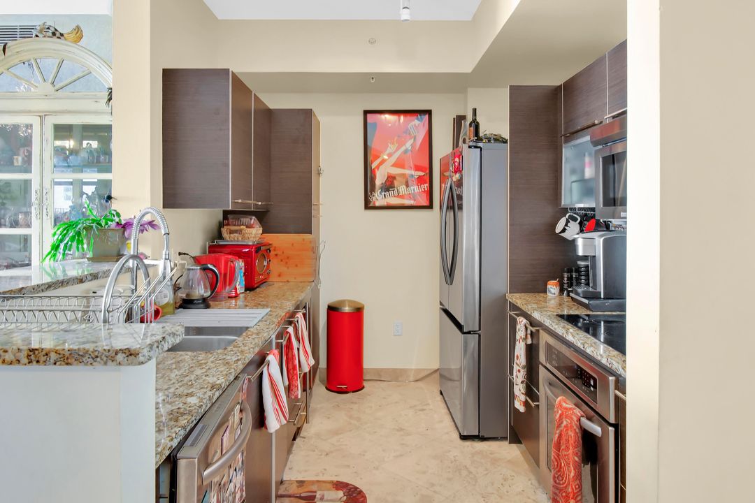 For Sale: $725,000 (2 beds, 2 baths, 1120 Square Feet)