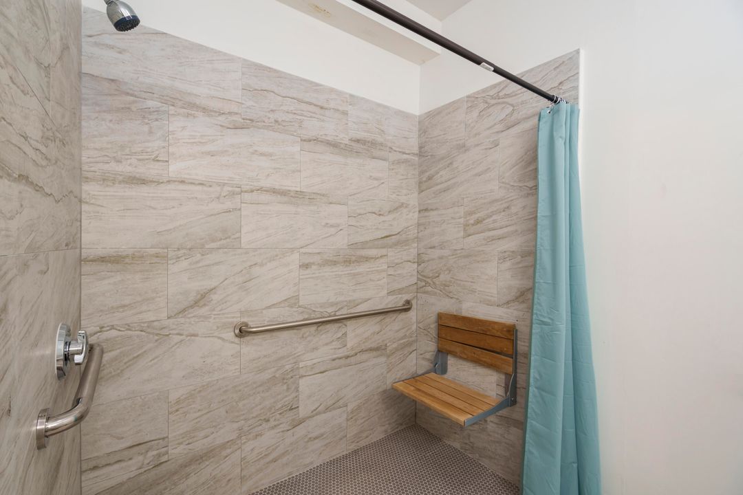 For Rent: $1,700 (1 beds, 1 baths, 400 Square Feet)