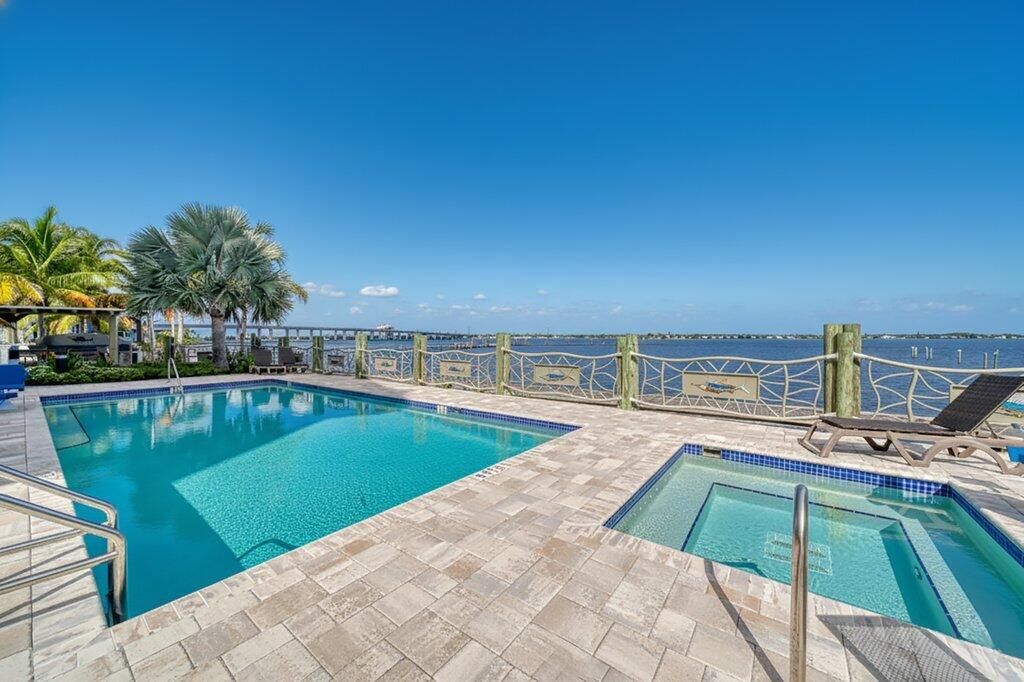 For Sale: $1,080,000 (1 beds, 1 baths, 896 Square Feet)