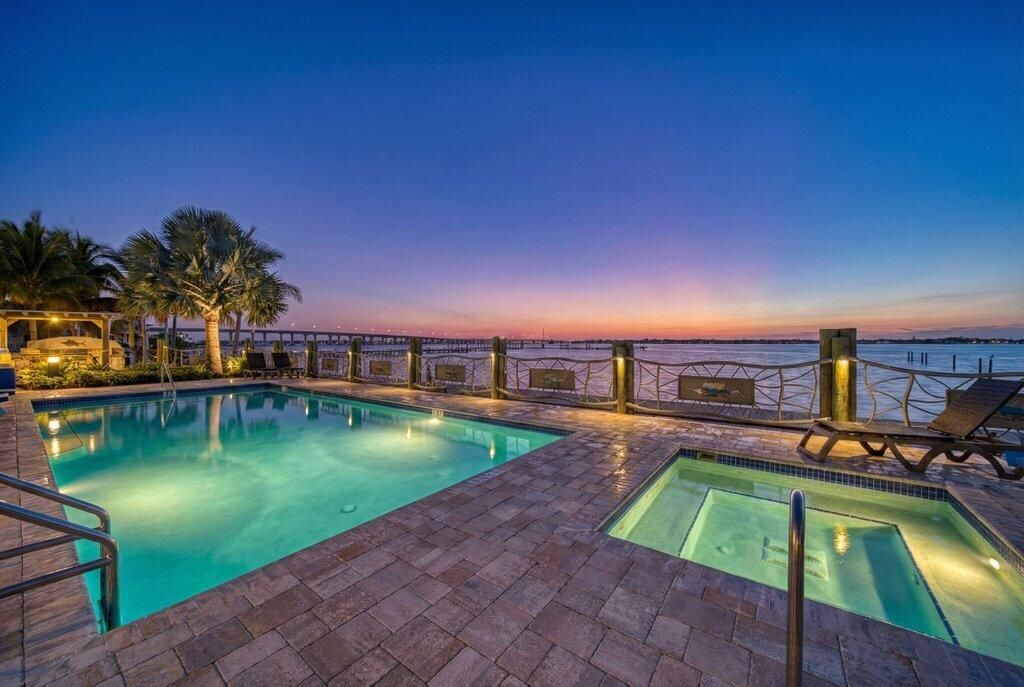 For Sale: $1,080,000 (1 beds, 1 baths, 896 Square Feet)