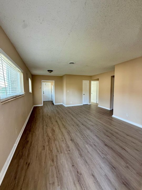 For Rent: $2,100 (3 beds, 1 baths, 1010 Square Feet)