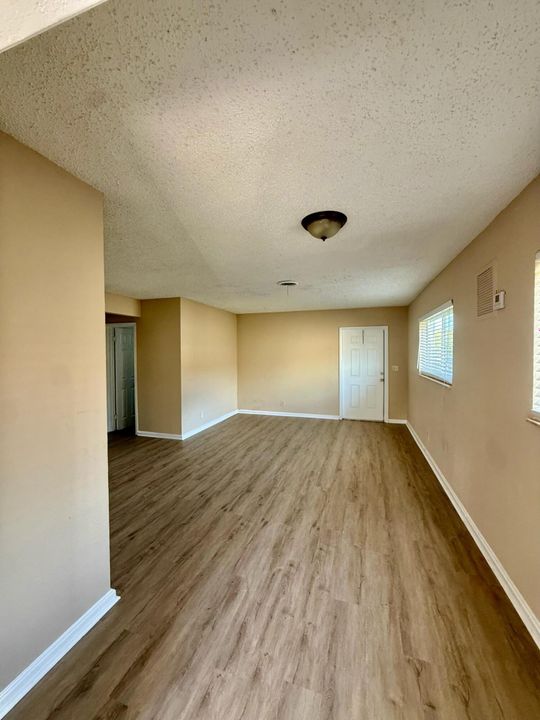 For Rent: $2,100 (3 beds, 1 baths, 1010 Square Feet)