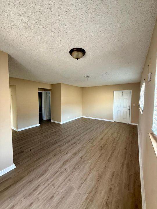 For Rent: $2,100 (3 beds, 1 baths, 1010 Square Feet)