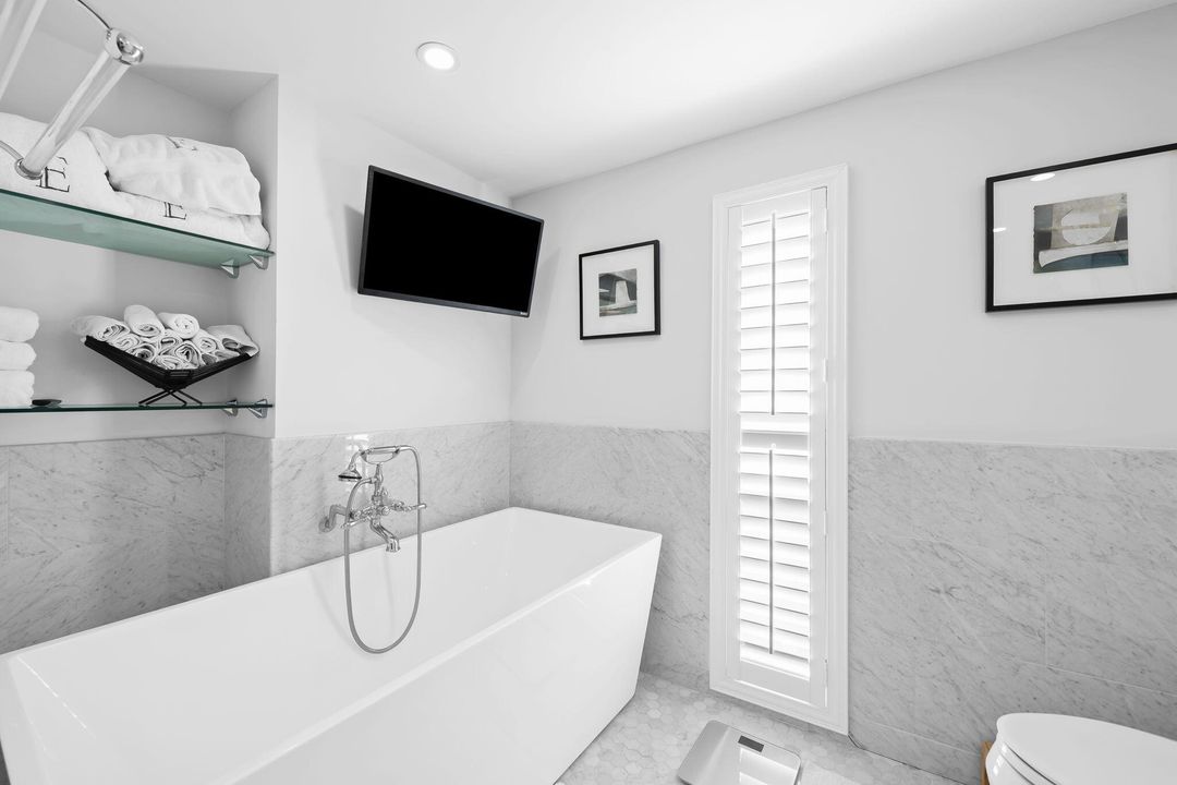 For Sale: $2,590,000 (3 beds, 2 baths, 2180 Square Feet)