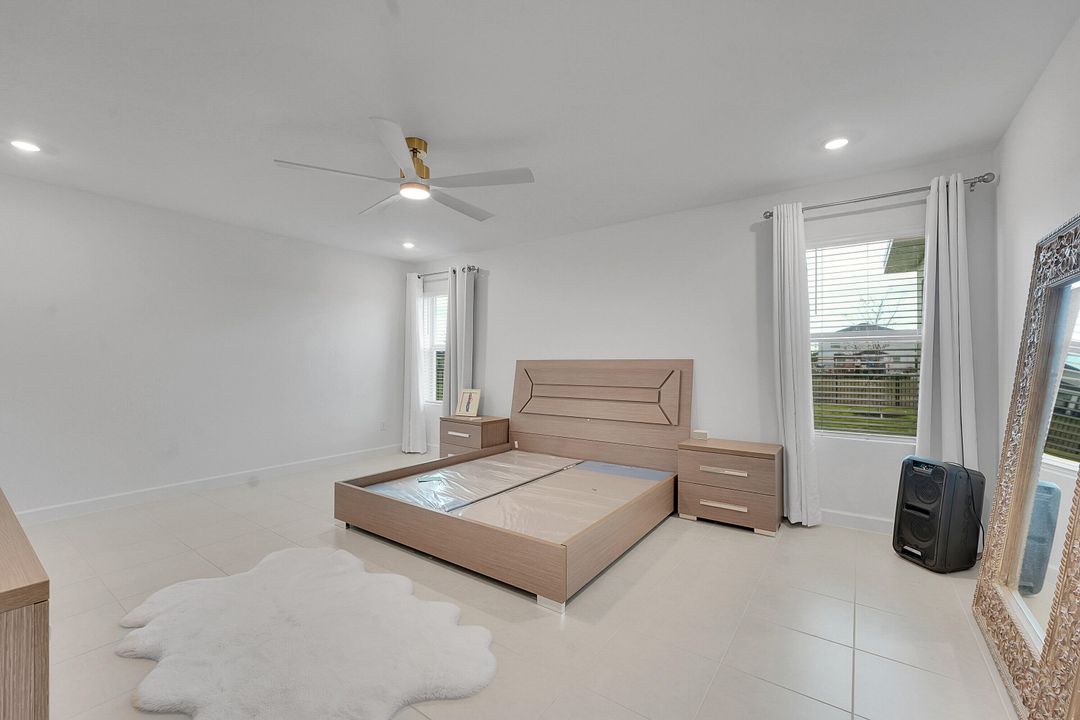 For Rent: $3,200 (5 beds, 2 baths, 2908 Square Feet)