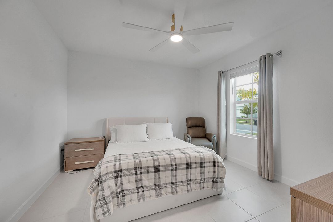 For Rent: $3,200 (5 beds, 2 baths, 2908 Square Feet)