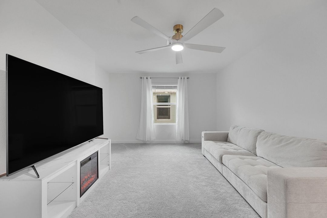 For Rent: $3,200 (5 beds, 2 baths, 2908 Square Feet)