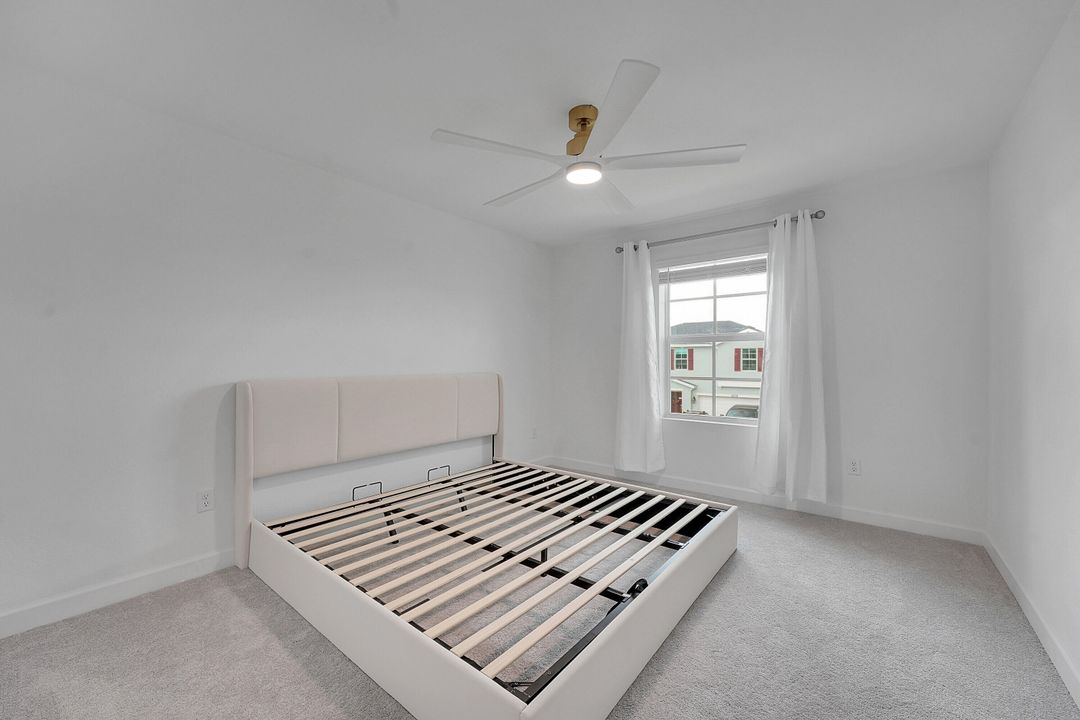 For Rent: $3,200 (5 beds, 2 baths, 2908 Square Feet)