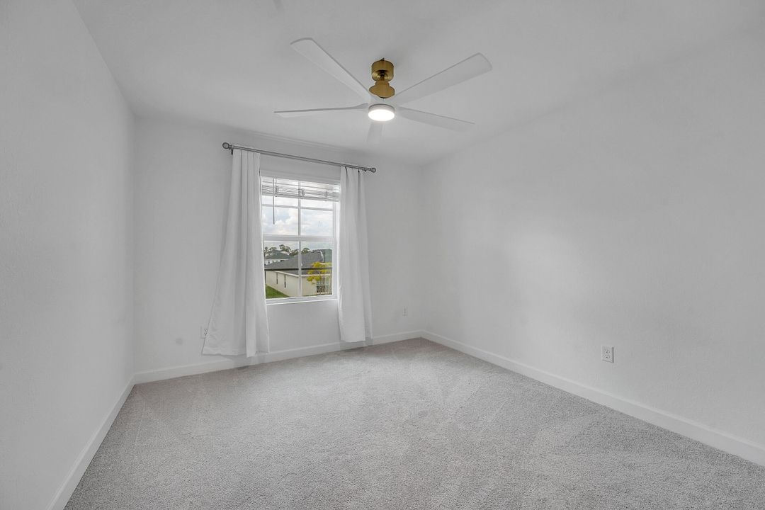 For Rent: $3,200 (5 beds, 2 baths, 2908 Square Feet)