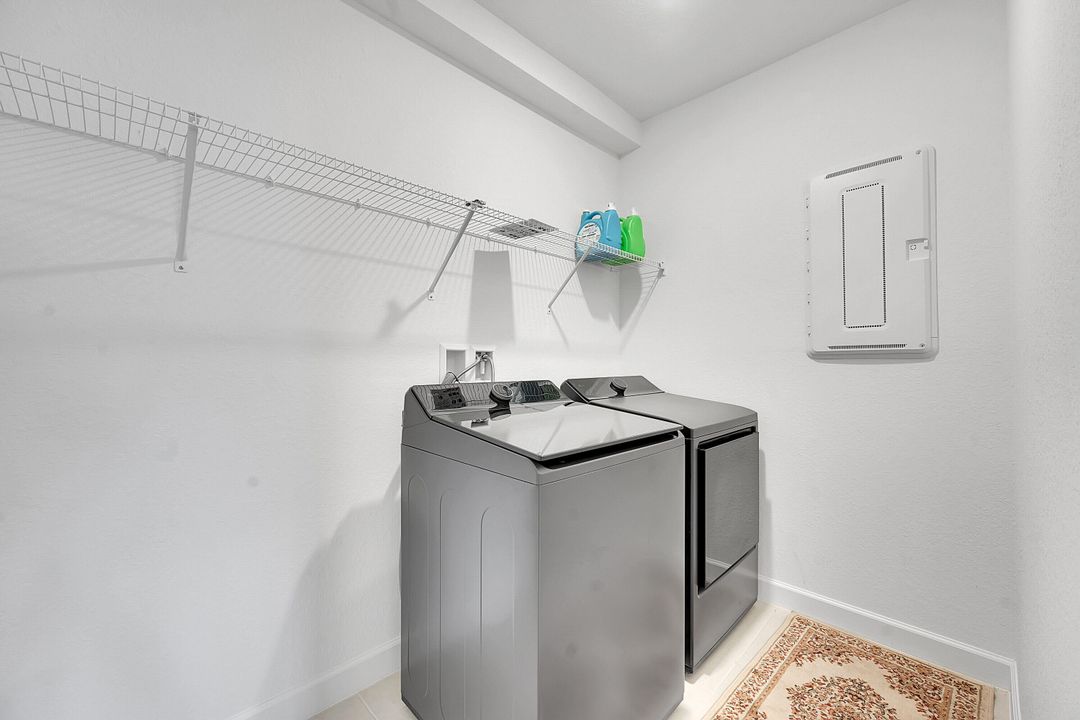 For Rent: $3,200 (5 beds, 2 baths, 2908 Square Feet)